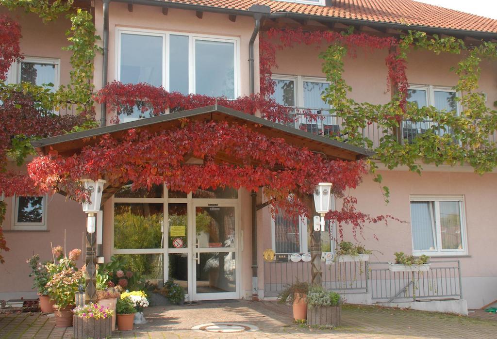 Gaestehaus Kleine Kalmit Landau in der Pfalz Esterno foto